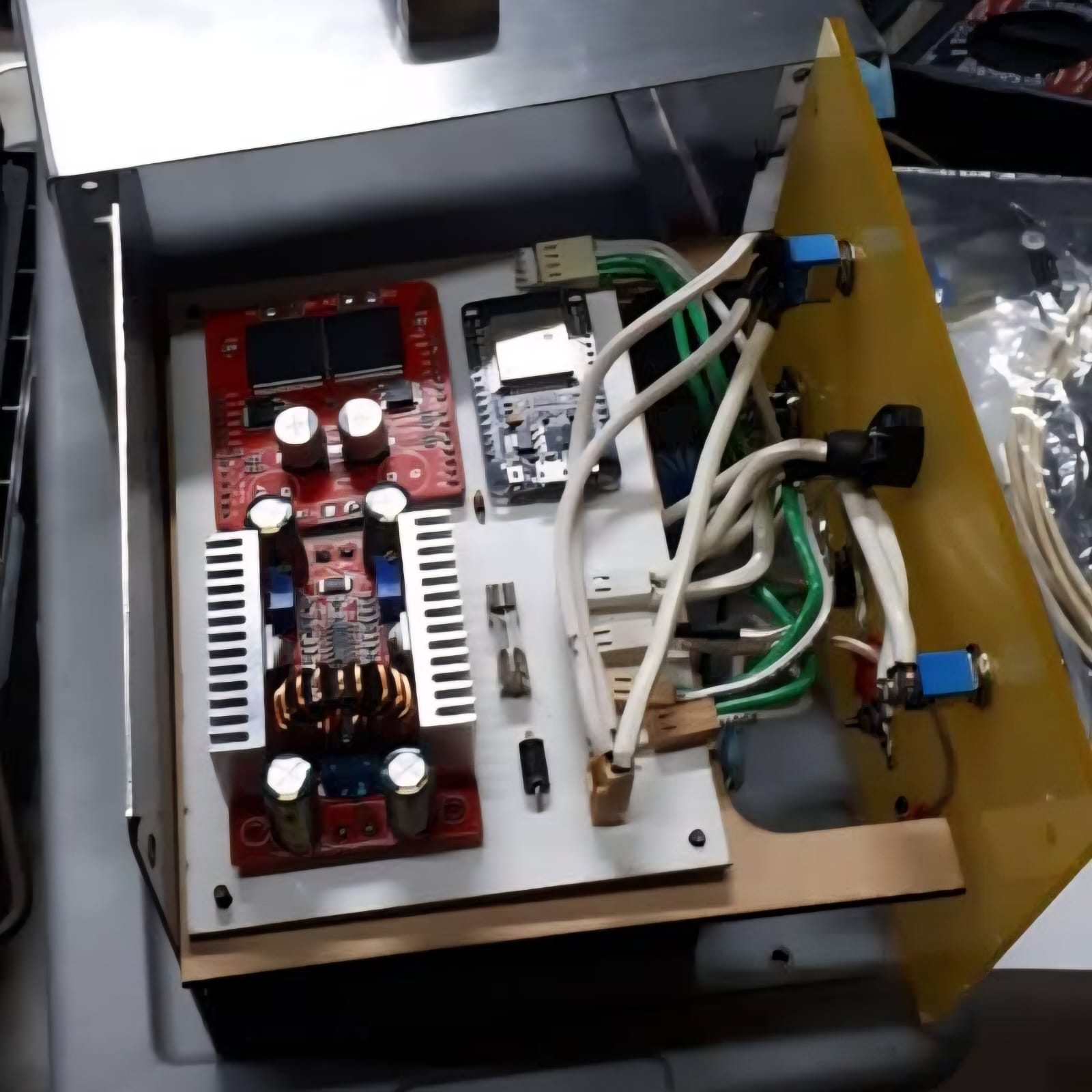 Internal wiring and PCB